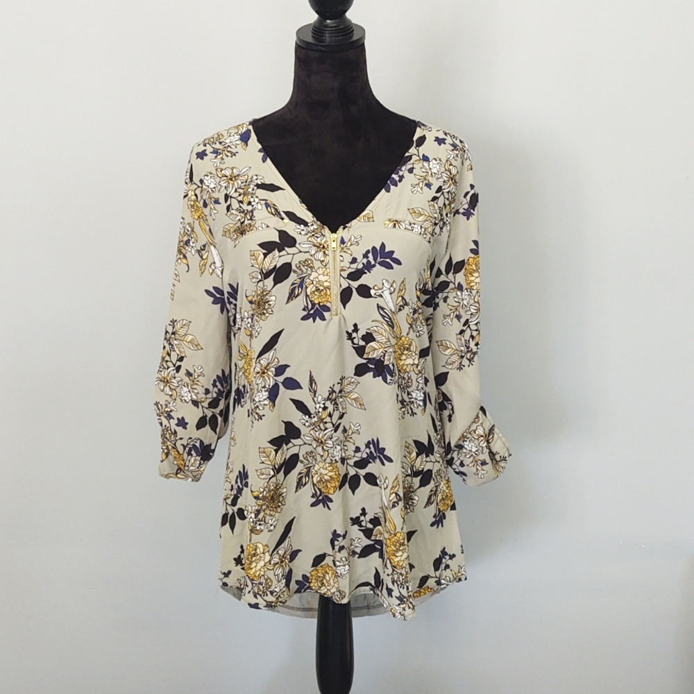 RUE 21 - NWT - Floral blouse